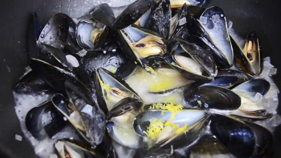Mussels with White Wine